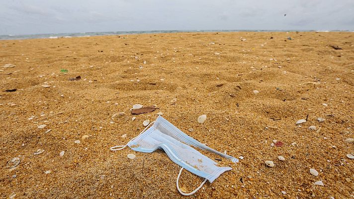 Informativo 24h - El Gobierno lanza una campaña para evitar el abandono de mascarillas en entornos naturales