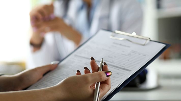 Telediario 1 - Las comunidades implantan registros para frenar los brotes