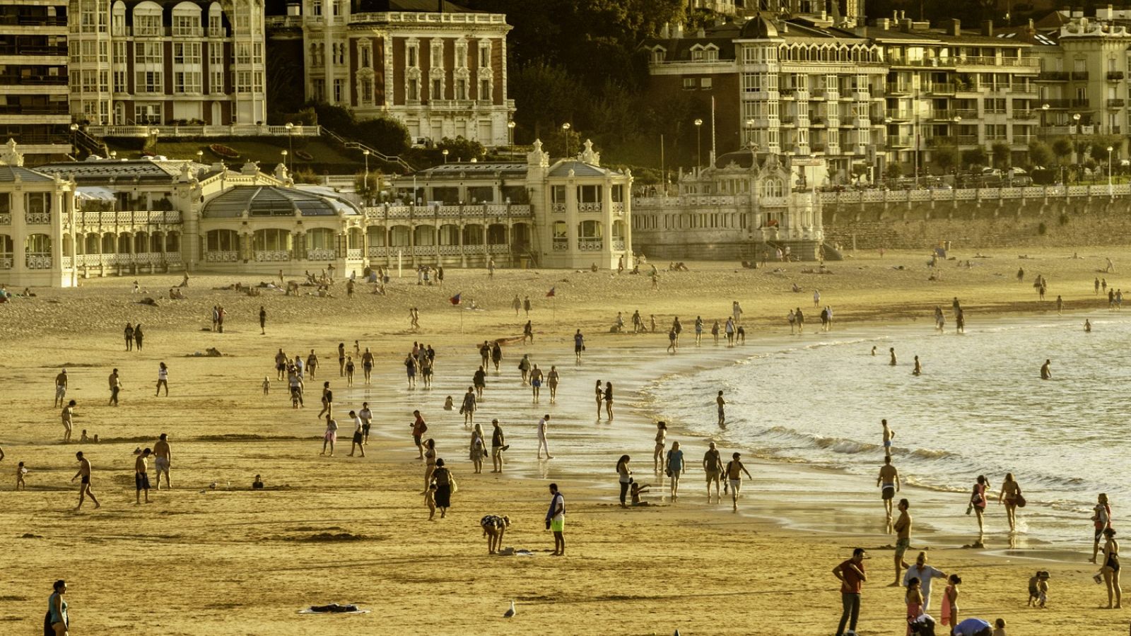 Importante aumento de la temperatura en el Cantábrico, alto Ebro y Navarra - ver ahora