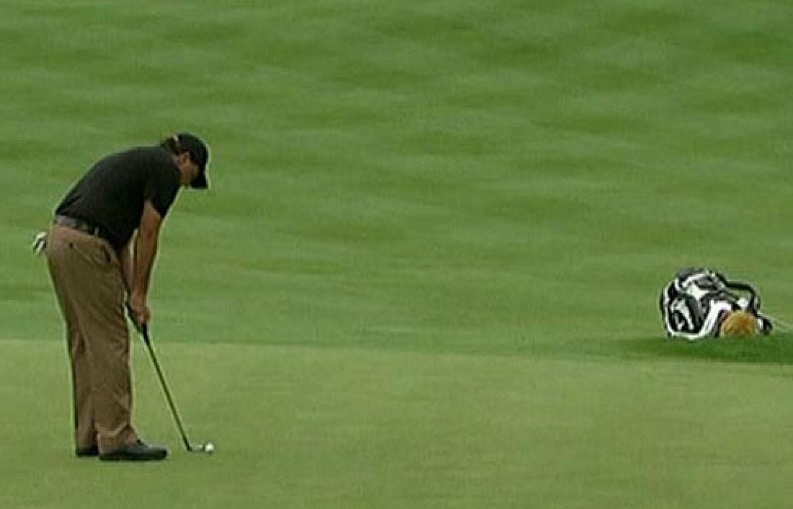 El irlandés Pedraig Harrington es el líder del Bridgestone Invitational, que se celebra en Estados Unidos. Los españoles están lejos de la cabeza.