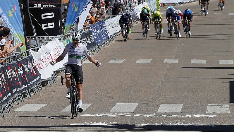 Vídeo: Bennet se lleva la cuarta etapa con un sprint inalcanzable