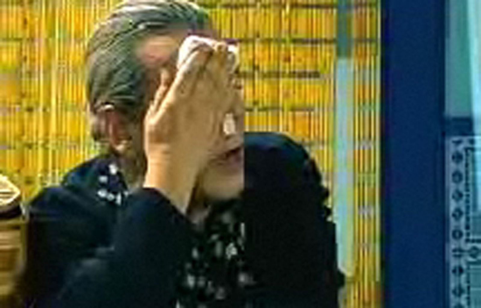 Cruz y Raya - Don Pablo se adueña del bar de Tinín - Humor en el Archivo de RTVE | Ver