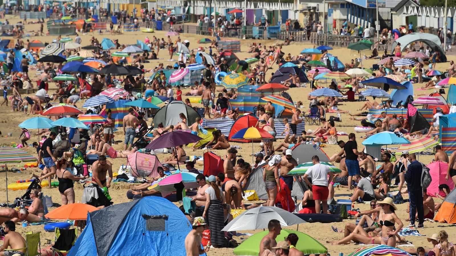 La cuarentena obliga a muchos británicos a pasar las vacaciones en Reino Unido
