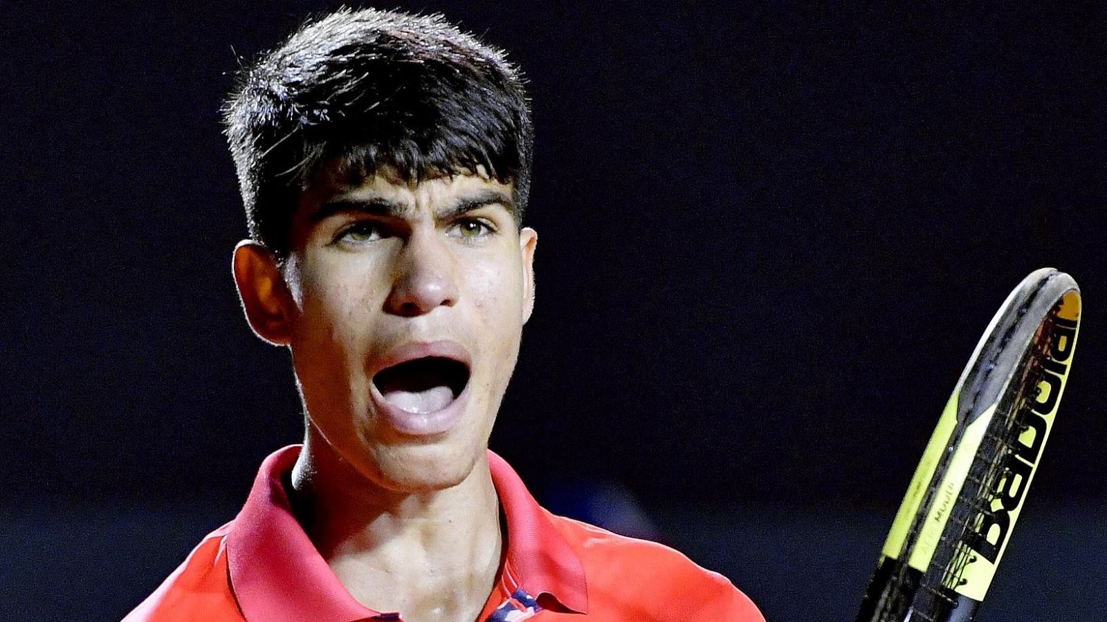 Alcaraz da la sorpresa ante De Miñaur para entrar en la final del Equelite