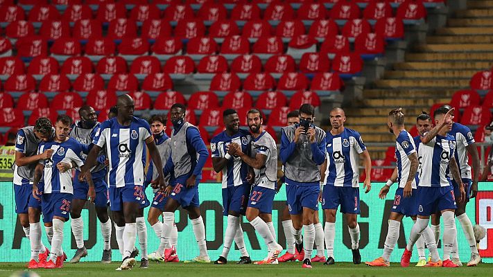 Fútbol - Doblete de Mbemba en la final de la Taça ante el Benfica y del Oporto en Portugal