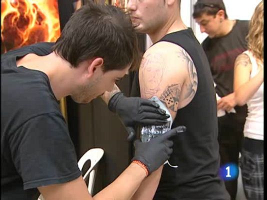 Telediario 1 - El tatuaje español está de moda
