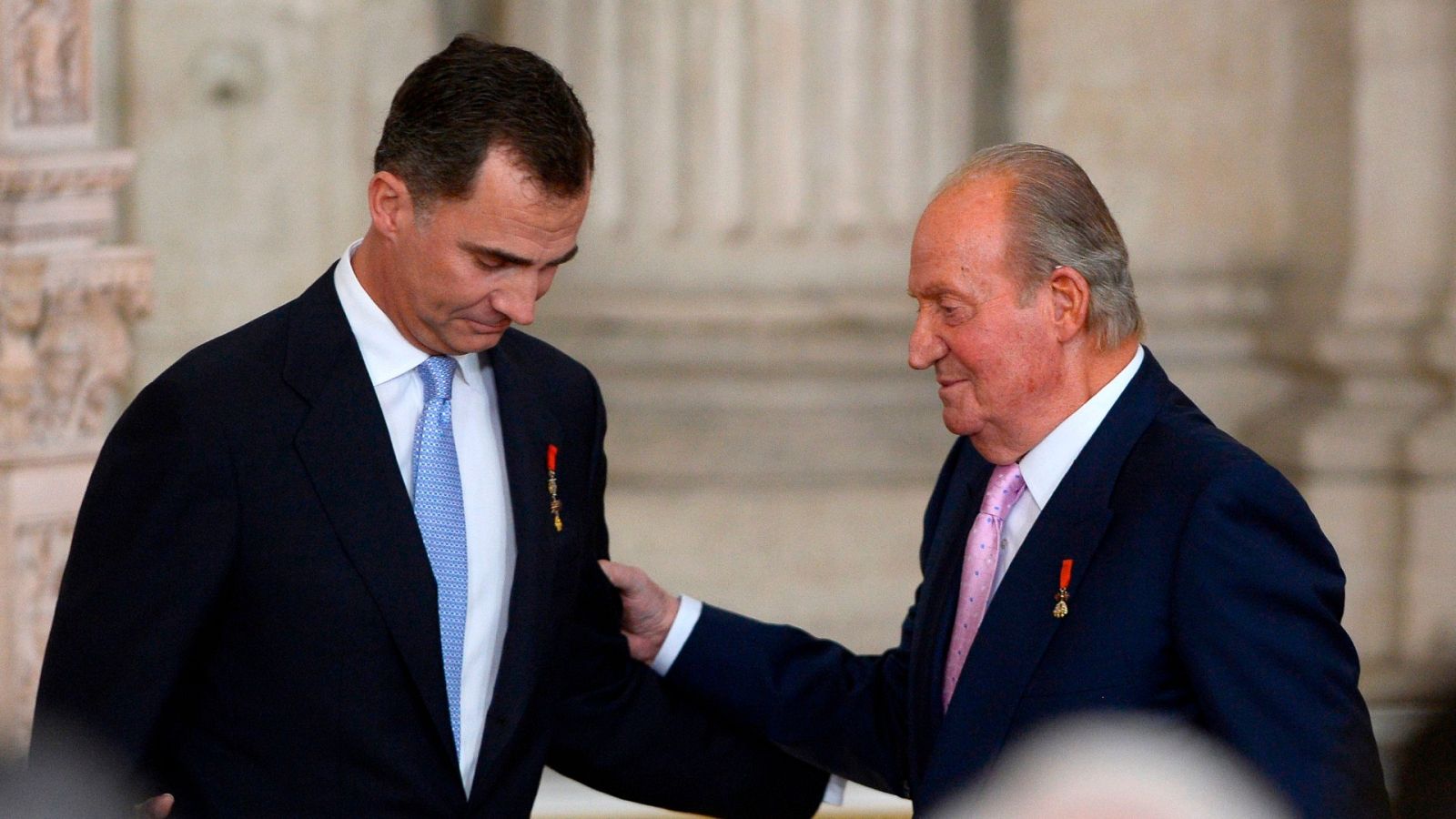 El rey Juan Carlos se trasladará a vivir fuera de España - Informativo 24h | Ver