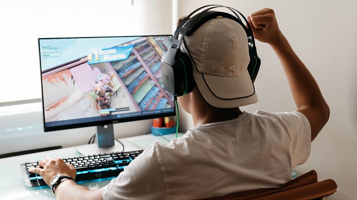 Telediario 1 - La necesidad de internet durante el confinamiento ha creado un hábito que los usuarios siguen arrastrando