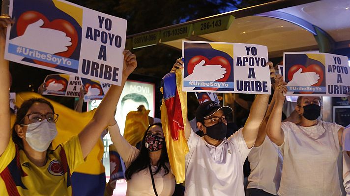 Telediario 1 - La detención domiciliaria del expresidente colombiano Álvaro Uribe divide al país