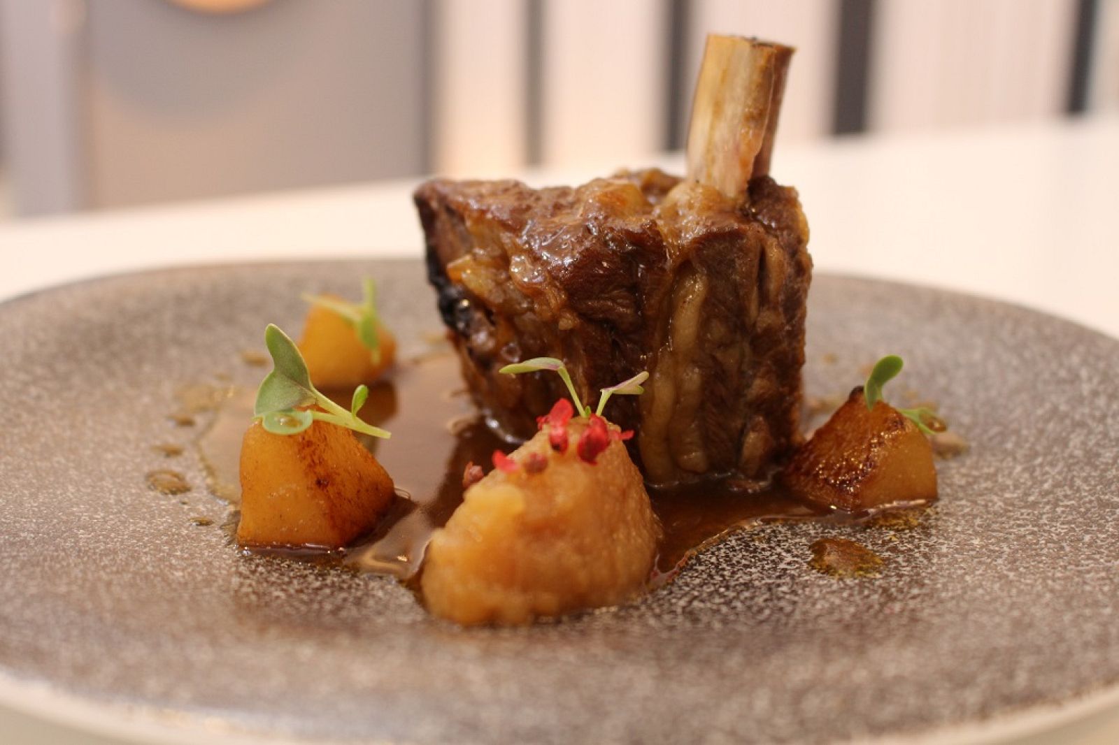 Costillas con sidra miel y peras | Ver