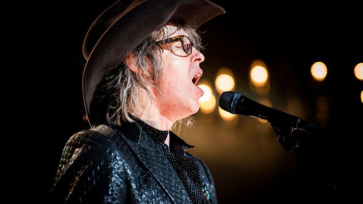 La hora musa - THE WATERBOYS "Out of All This Blue"