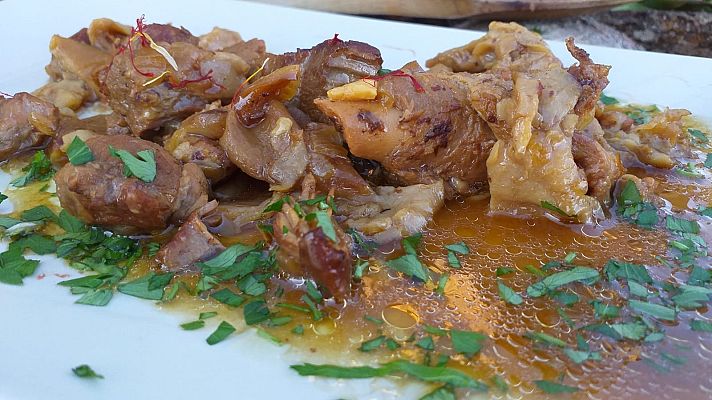 RTVE Cocina - Caldereta de cabrito con setas y miel