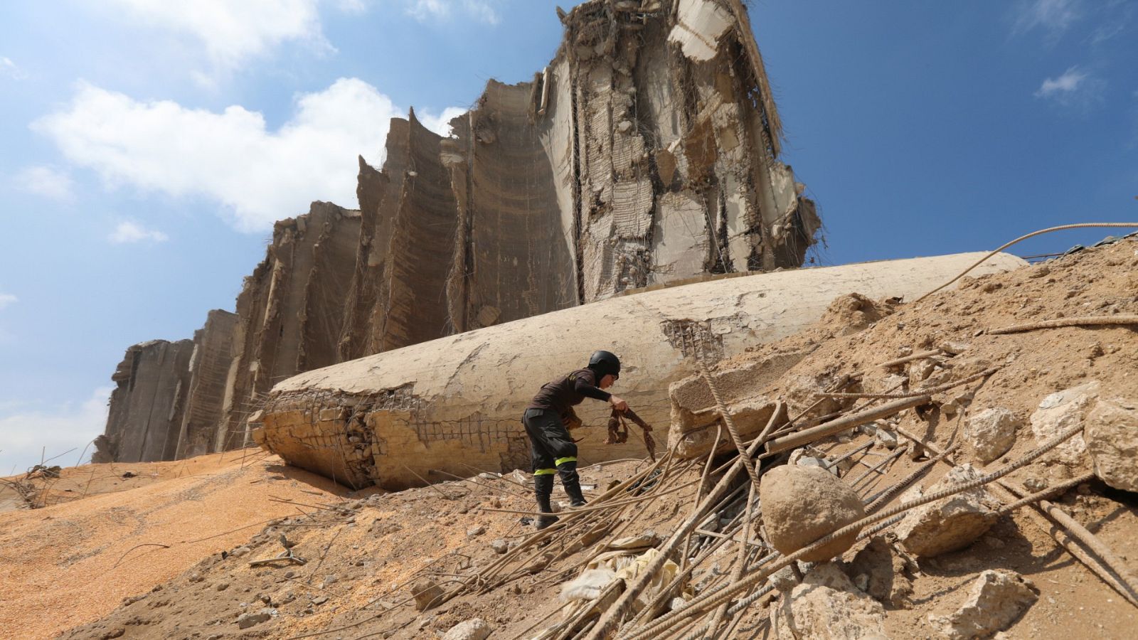 El Gobierno investiga las causas de la explosión en el puerto de Beirut y no descarta una "injerencia extranjera"