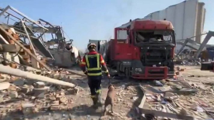 Telediario 1 - Un equipo de bomberos españoles viaja a Beirut para buscar supervivientes