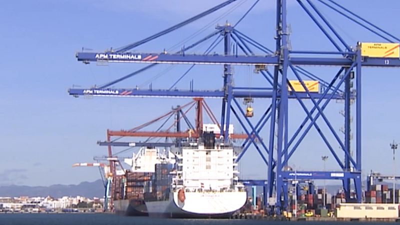 Dos menores mueren ahogados tras lanzarse al mar al llegar como polizones a Valencia | Ver