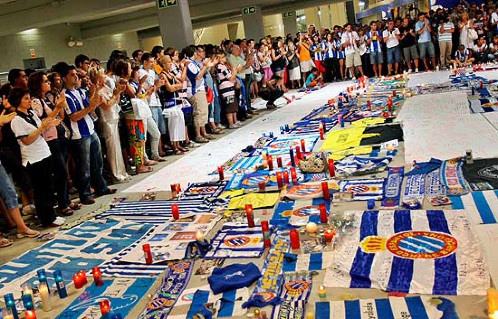 10.000 aficionados recuerdan a Jarque