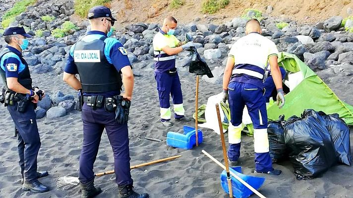 Telediario 1 - Desalojan una 'quedada' en una playa de Tenerife convocada para propagar el coronavirus