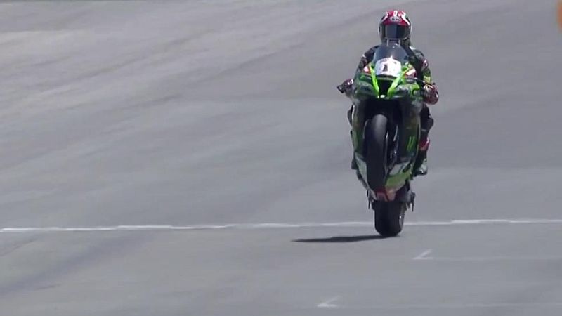 Vídeo: Jonathan Rea gana también la carrera 2 y firma un fin de semana perfecto