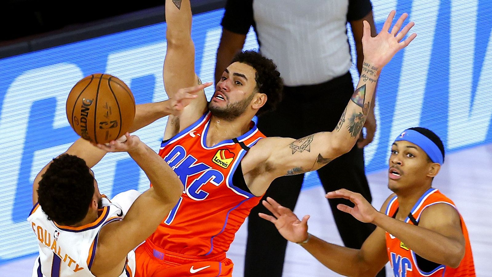 Los Suns se acercan a los play-off de la mano de Booker | Ver