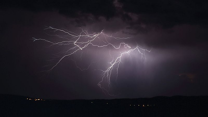 Tormentas localmente fuertes en Pirineos y noreste de Cataluña - Ver ahora