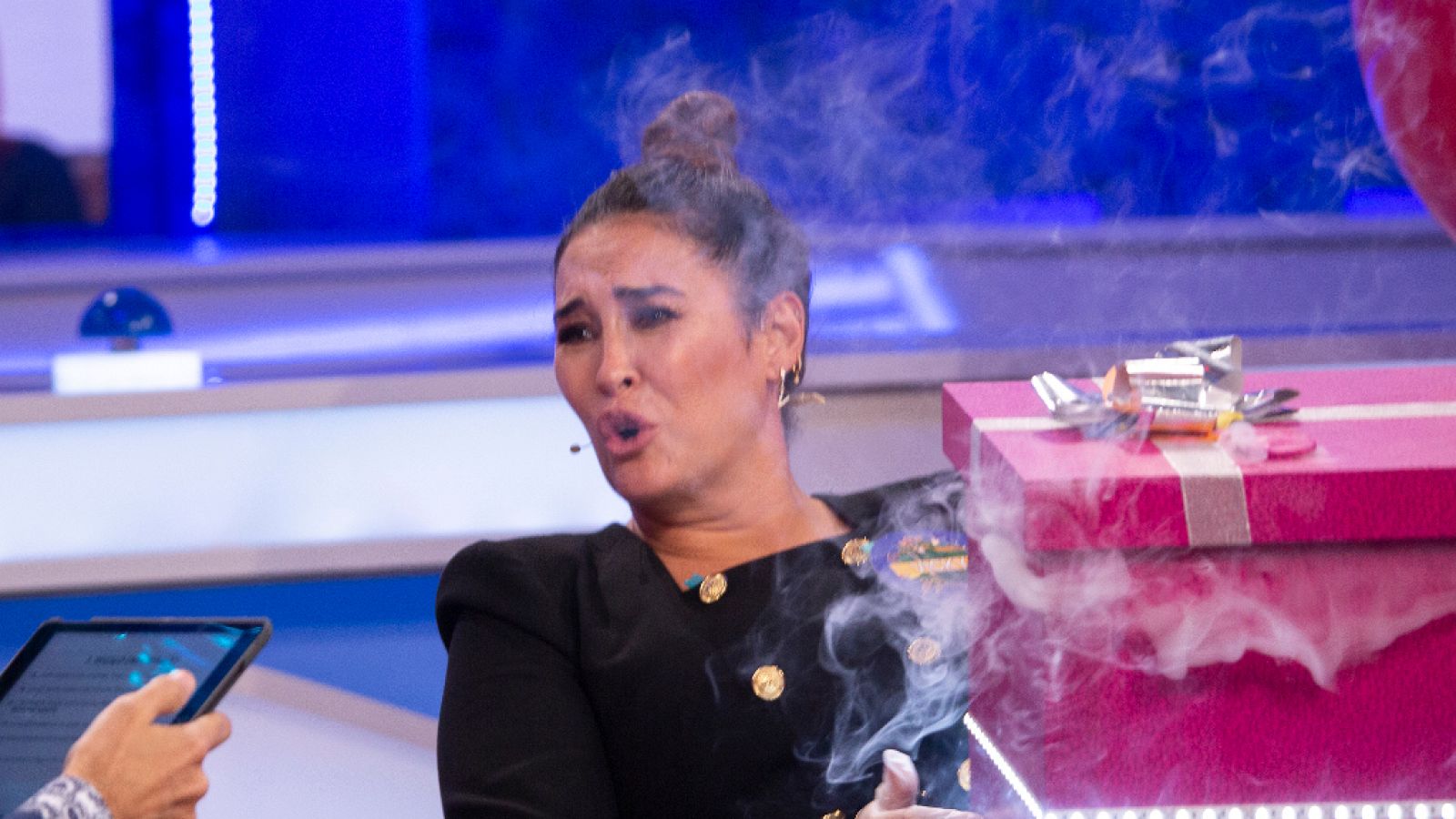 Vicky se lleva el regalo envenenado | Ver