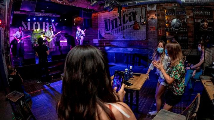 Telediario 1 - La hostelería y el sector del ocio nocturno, preocupados por las restricciones y el cierre de locales