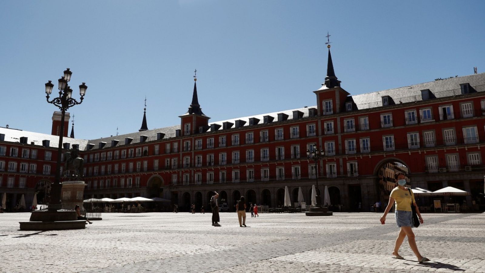 Poco nuboso en buena parte del país y chubascos fuertes en zonas de Cataluña