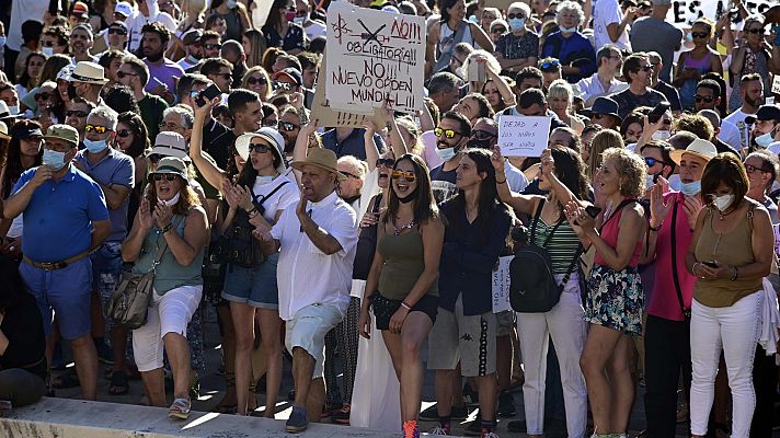 Telediario 1 - Manifestación en Madrid contra el uso de mascarillas