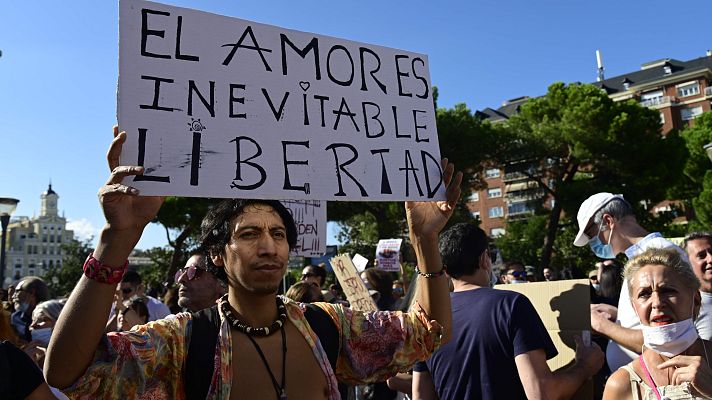 Telediario 1 - Habrá sanciones para quienes se manifestaron en el centro de Madrid sin mascarilla