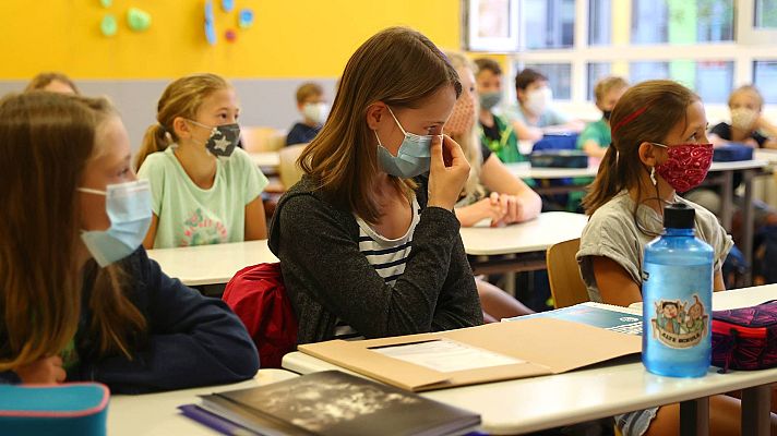 Telediario 1 - Mascarillas, más profesores y clases online: así será la vuelta al colegio en otros países de Europa
