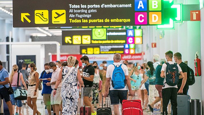 Telediario 1 - ¿Cómo actuar si se contrae la COVID-19 en vacaciones?