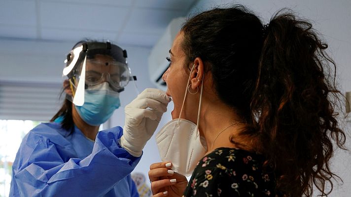 La tarde en 24h - Simón, sobre la detección de casos: "En marzo detectábamos un poco menos del 10% de los casos, ahora detectamos entre el 60% y el 70%"