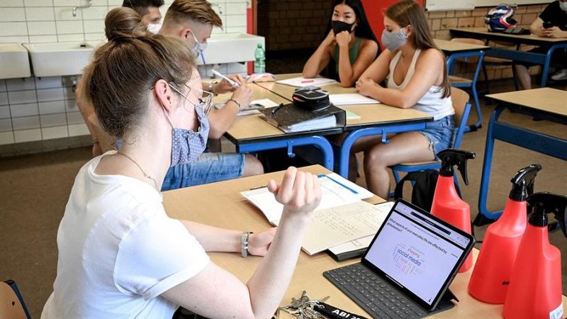 Simón considera que los estudios de seroprevalencia en los colegios tiene "doble filo" y señala la importancia de la prevención