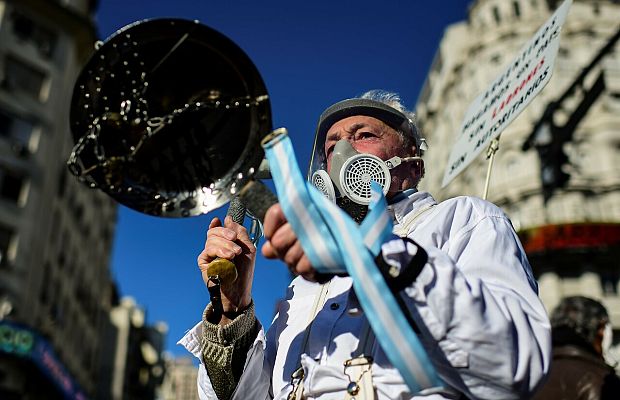 Telediario 1 - Los argentinos, contra su cuarentena 'eterna'
