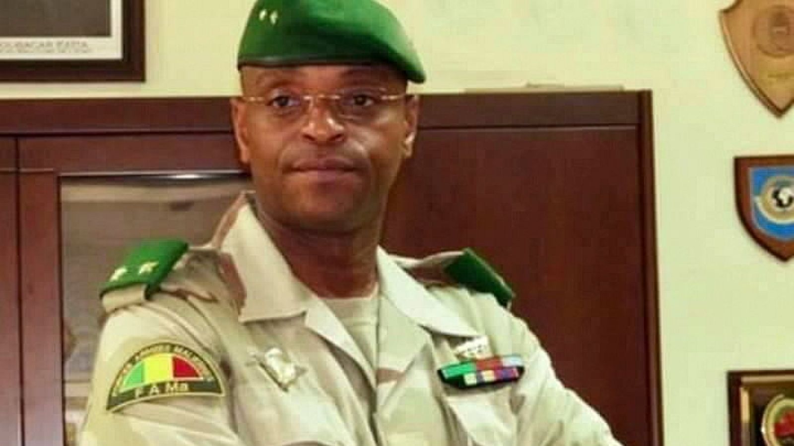 La comunidad internacional condena el golpe de Estado en Mali mientras la calle lo celebra