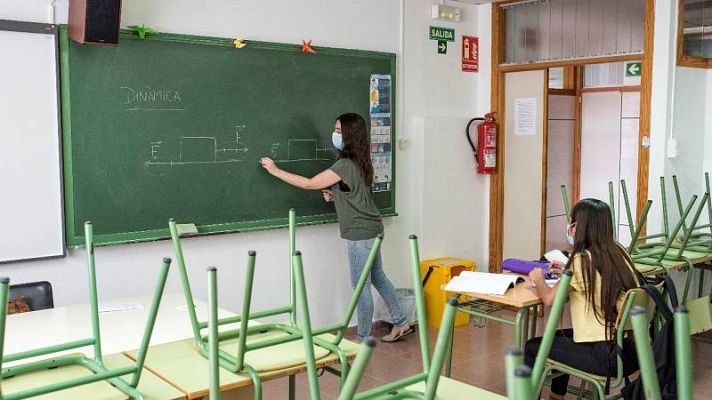 Telediario 1 - Murcia apuesta por una vuelta al cole semipresencial y otras comunidades se lo plantean