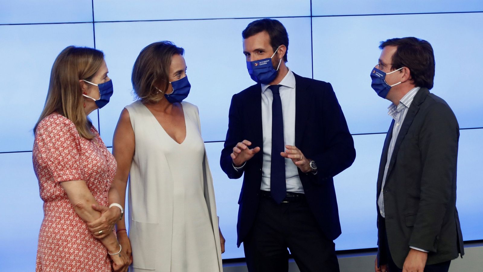 Casado rechaza un posible pacto con el Gobierno y defiende los cambios en el PP