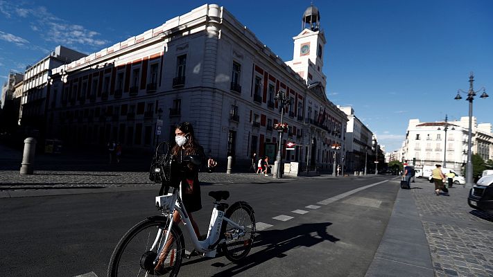 Telediario 1 - Los coches pasan a la historia en la Puerta del Sol de Madrid