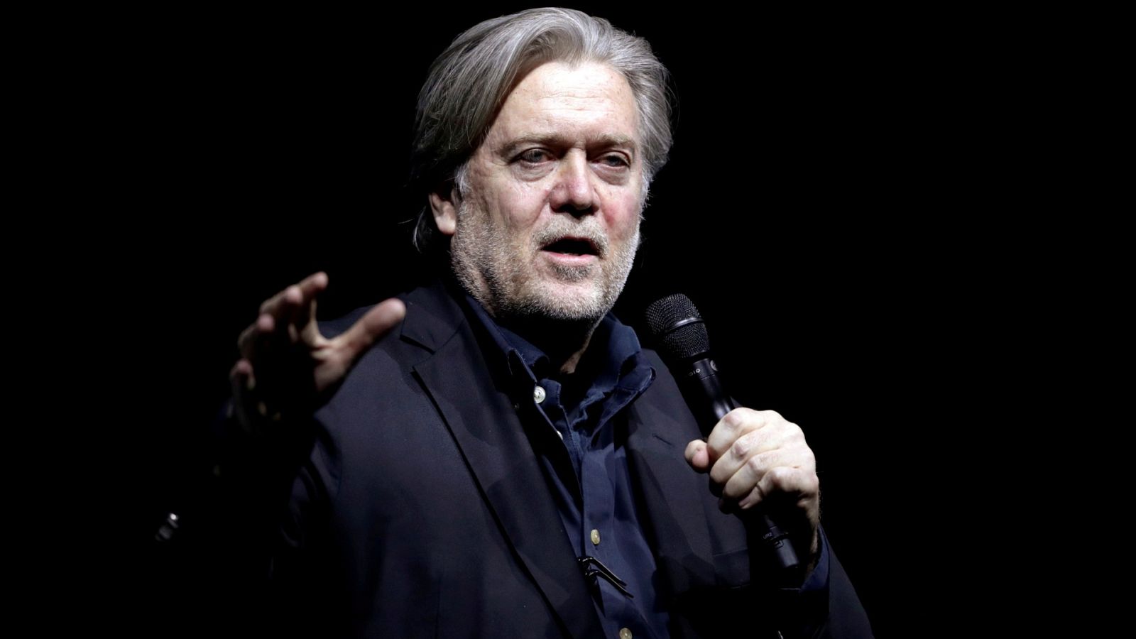 El exasesor de Trump, Steve Bannon, detenido por fraude en la construcción del muro con México