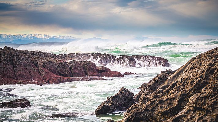 El tiempo - Precipitaciones localmente fuertes en el entorno del Cantábrico oriental