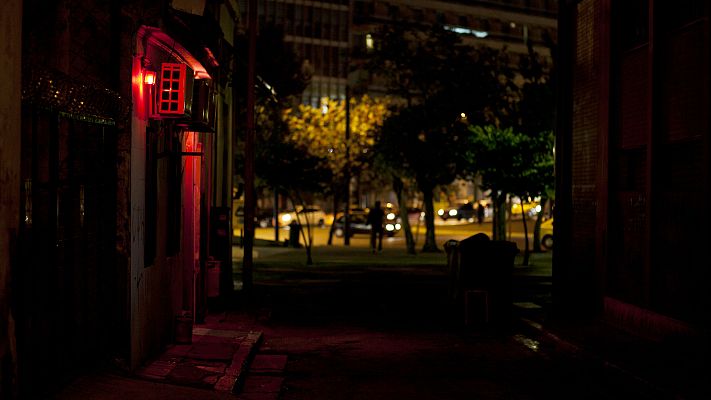 Telediario 1 - C-LM, Cataluña y el País Vasco cierran los prostíbulos
