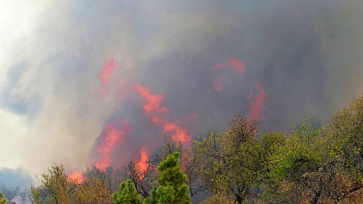 Informativo 24h - Los medios aéreos reanudan las labores de extinción del incendio de La Palma