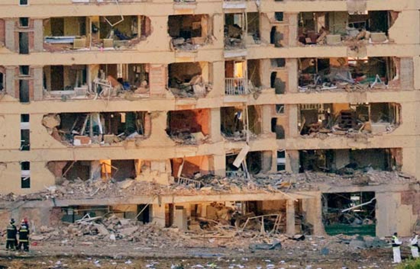 En marcha el proceso para realojar a las familias de la casa cuartel de Burgos | Ver