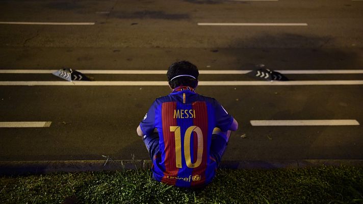 Telediario 1 - La relación de Messi con el Barça cae en papel mojado