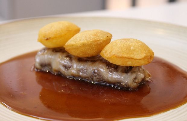 RTVE Cocina - Rabo de ternera en crépinette con patata suflé