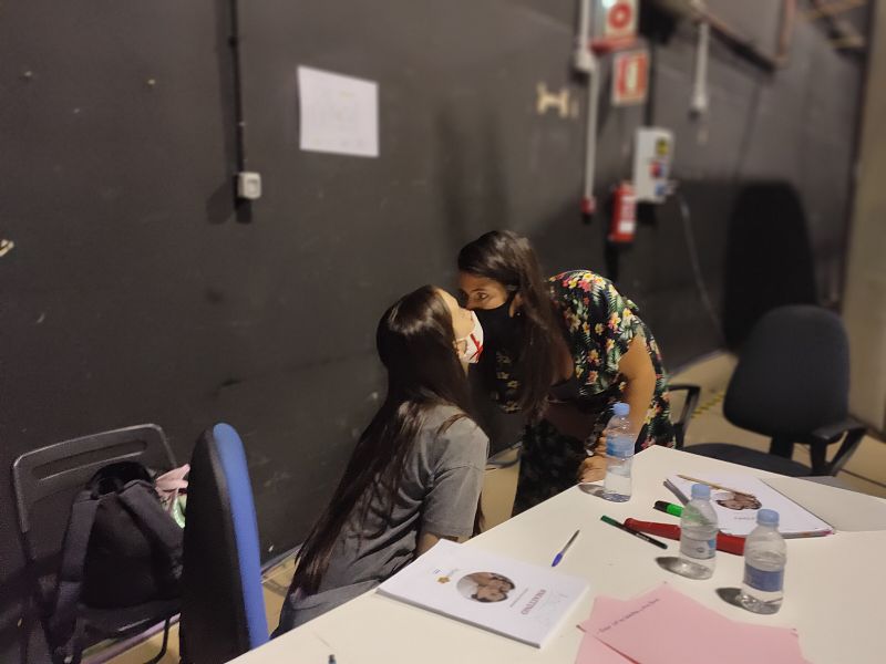 As se grab 'Je t 'aime' - Acacias 38 | Ver