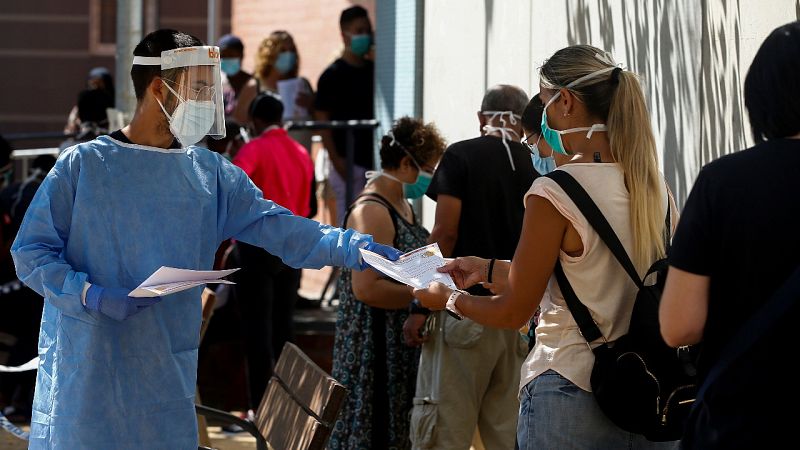 Sanidad suma 9.779 contagios y las comunidades endurecen las restricciones | Ver