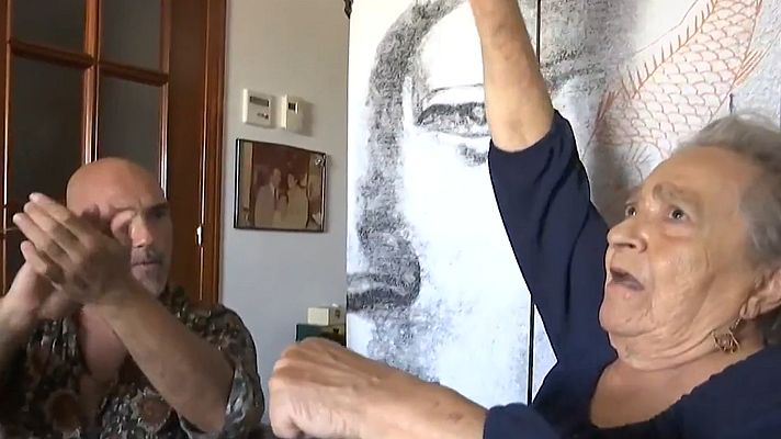 Telediario 1 - 'En mis zapatos': De bailaor a cuidador, por su madre enferma de Alzheimer