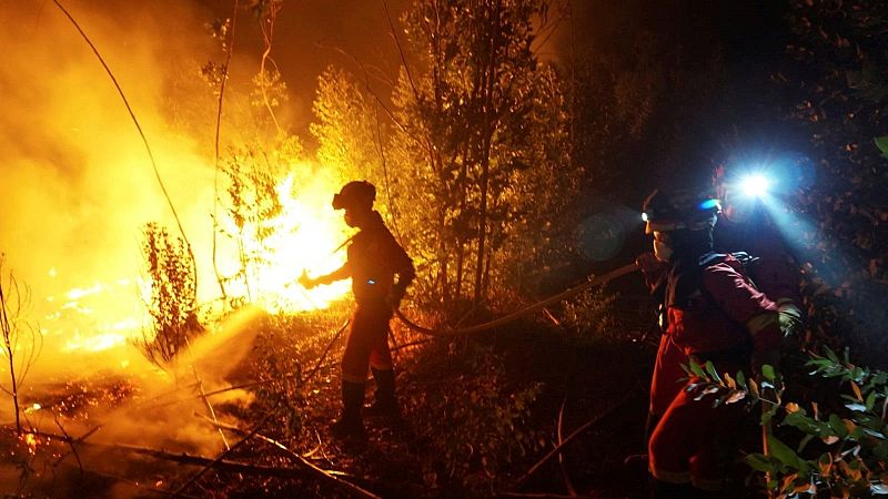 El incendio en la sierra de Huelva sigue fuera de control y ya ha afectado 9.000 hectáreas | Ver