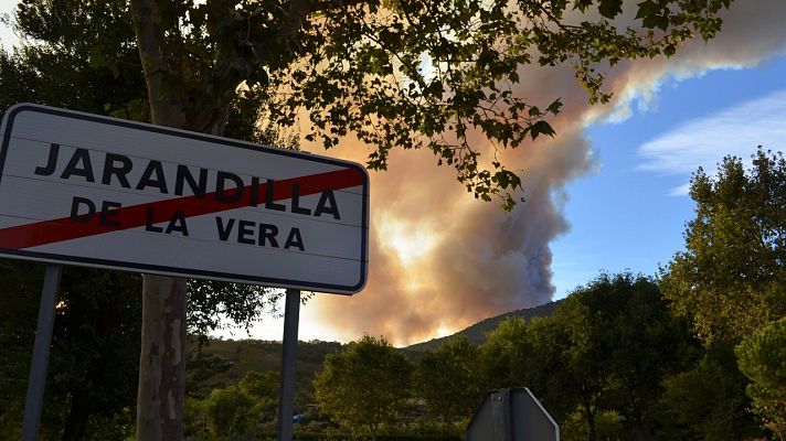 Telediario 1 - Extremadura combate un incendio en Las Hurdes y otro entre El Jerte y La Vera